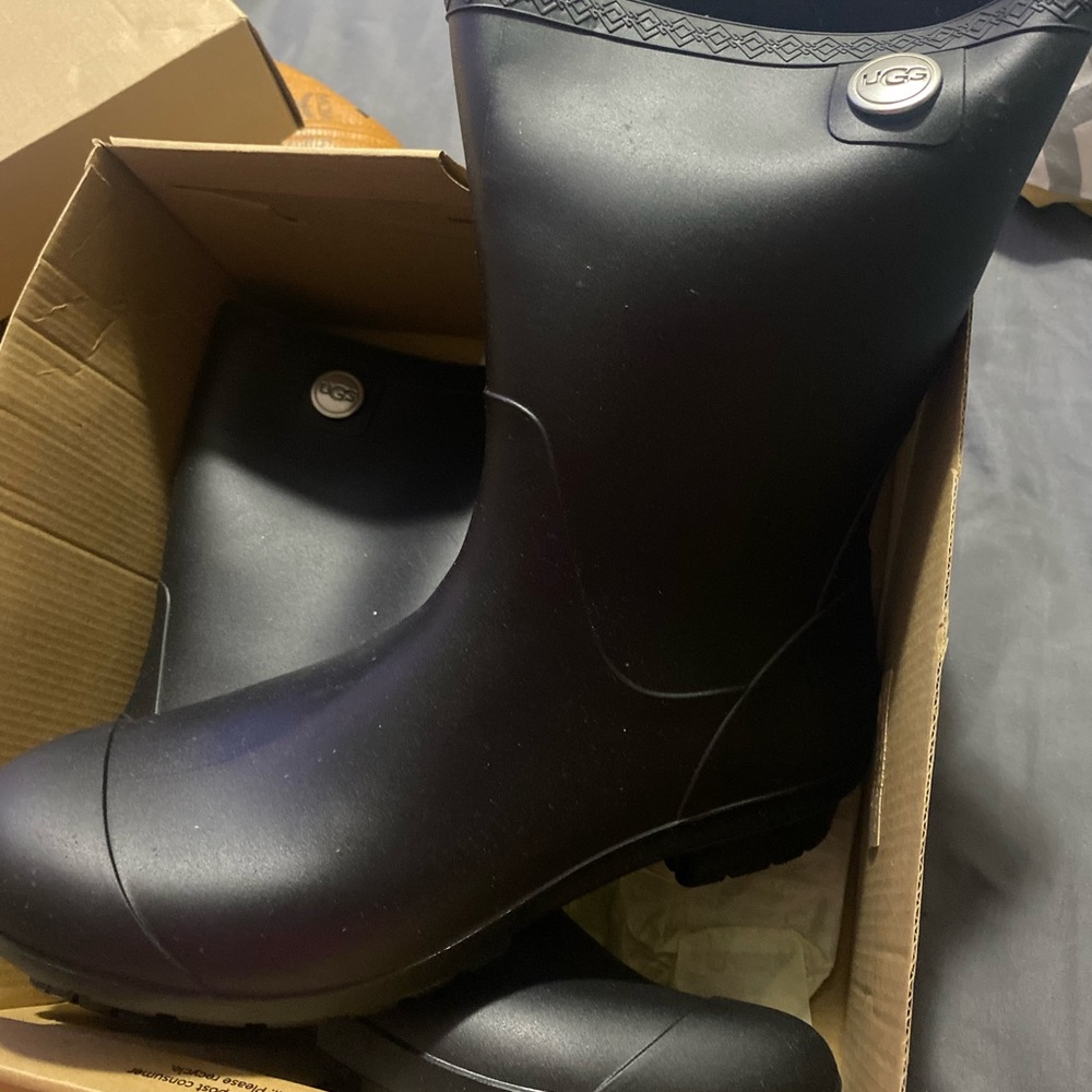 Ugg rain boots